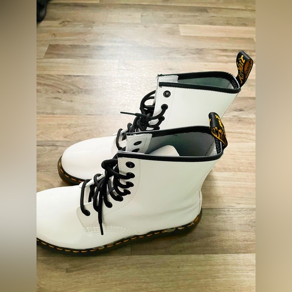 1460 Women's Dr. Martens Patent Leather Lace Up Boot. - Picture 3 of 5